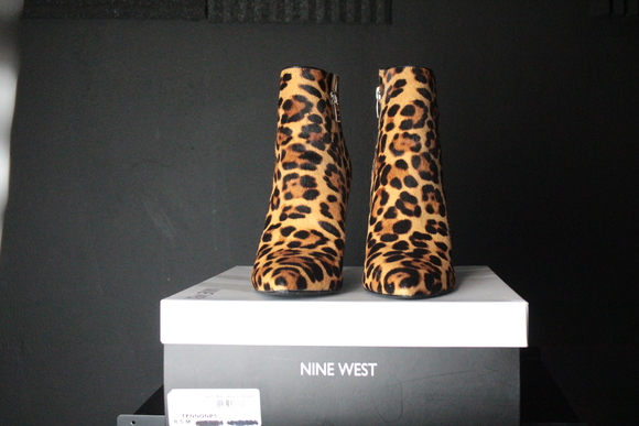 NINE WEST LEOPARD BOOTIES - Picture 5 of 8